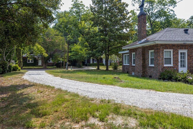 Building Photo - 20 Marion Ave