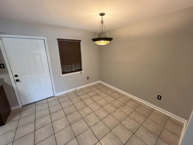 Building Photo - Charming updated 3 bedroom, 2 bath home in...