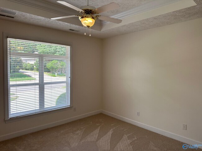 Building Photo - 100 Gray Run Dr