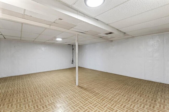 Building Photo - 9115 Clarion Dr