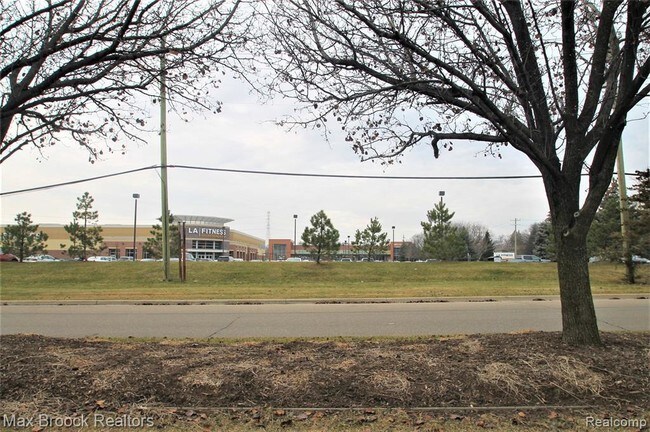 Building Photo - 3243 Camden Dr