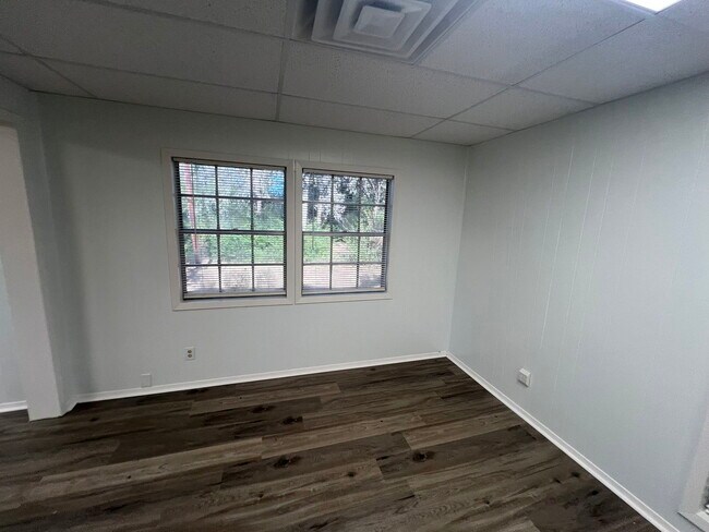 Building Photo - 11106 N Dowling Rd