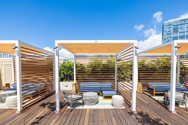 Building Photo - 2505