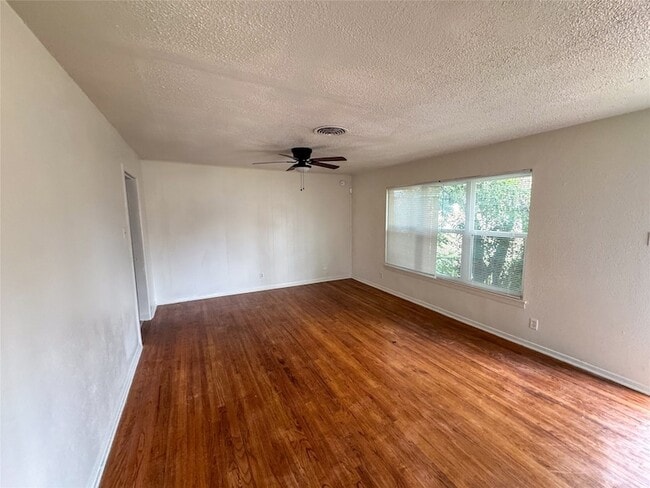 Building Photo - 60 Pershing Dr