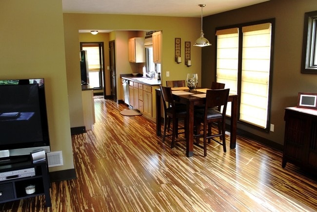 Entry - 900 Blodgett St SE