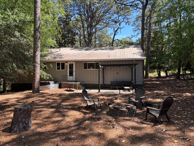 Building Photo - 520 N Hale St