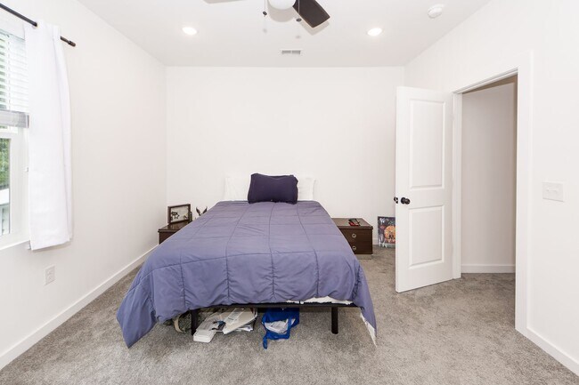 Building Photo - 4 Bedroom 3 Bath Home in Windsor Hill - North Charleston