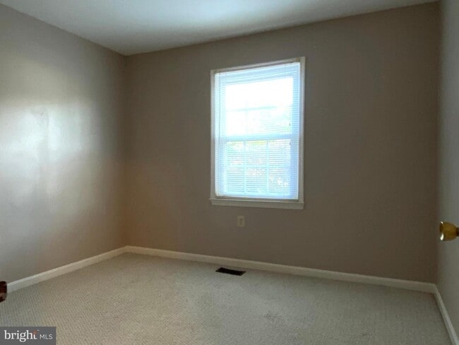 Building Photo - 7684 Green Garland Dr