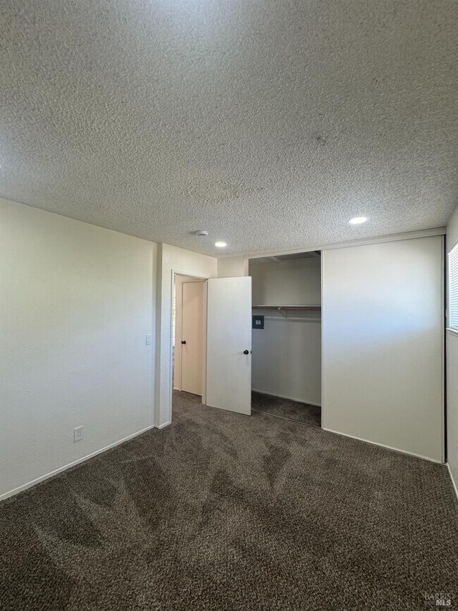 Building Photo - 118 Yorkshire Ct