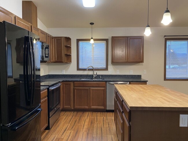 Building Photo - Second-Level Living