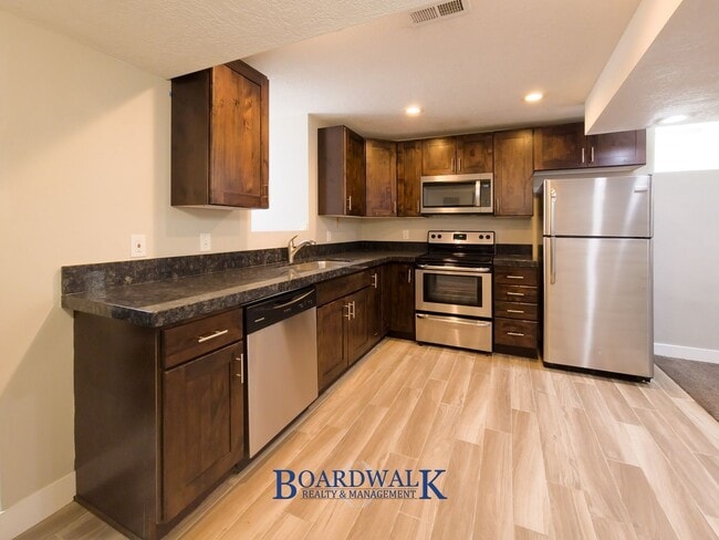 Building Photo - 555 S 900 E