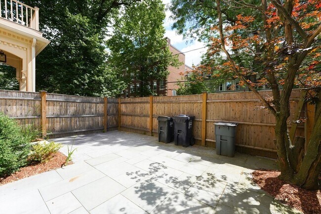 Building Photo - 23 Irving St