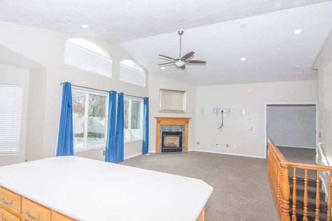 Building Photo - Gorgeous Bountiful Home w/ Solar & 3 Car Garage