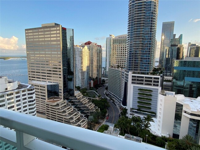 Building Photo - 950 Brickell Bay Dr