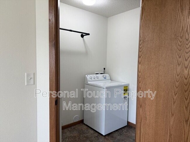 Building Photo - 2580 5th St W