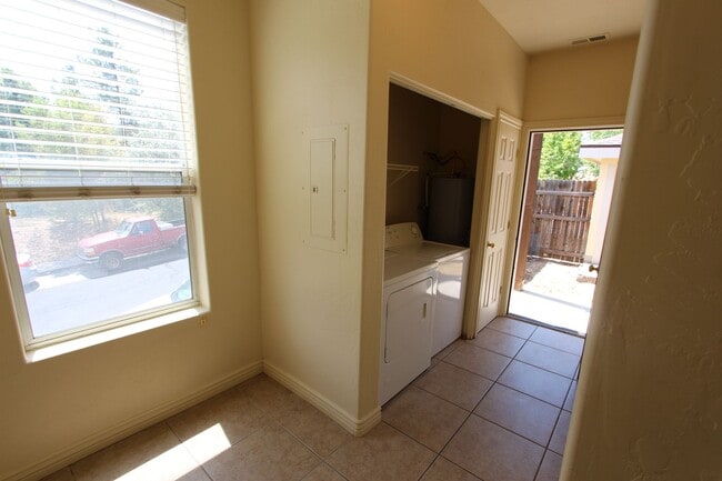 Building Photo - $500 Off Move-In Special – Spacious 4-Bed ...
