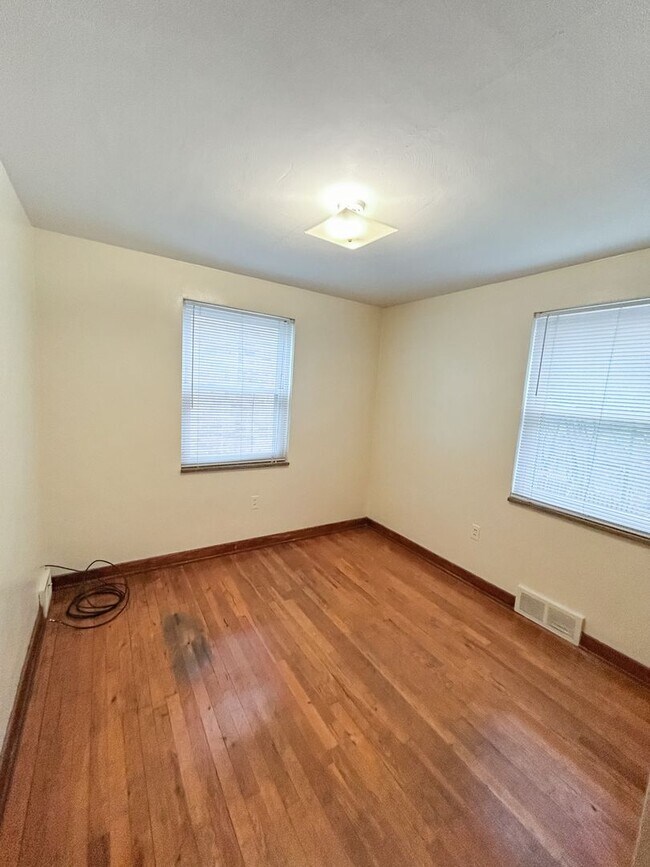 Building Photo - 1028 Fleming St