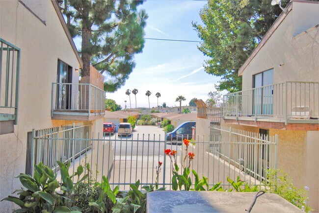 Building Photo - 746 N Eucalyptus Ave