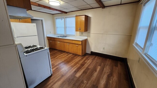 Building Photo - 153 Myrtle St