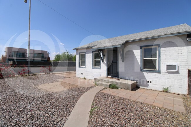 Primary Photo - 1022 S Montezuma Ave