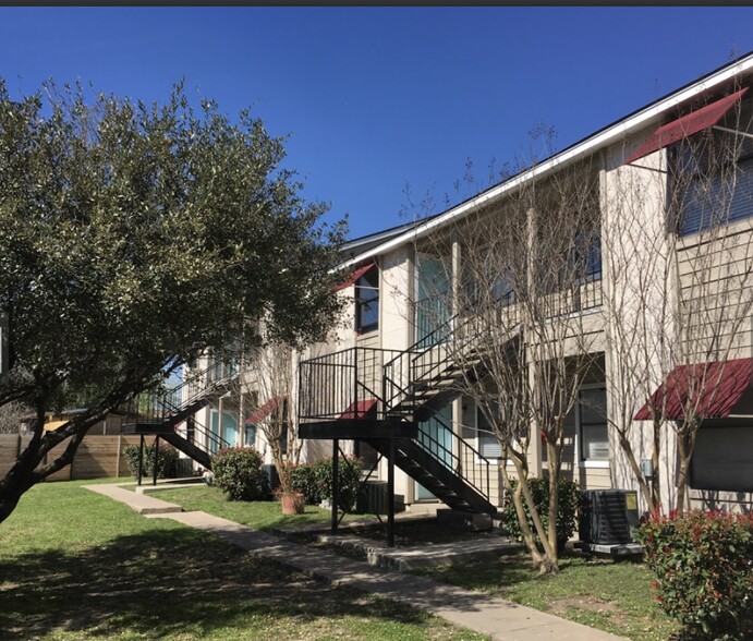 Primary Photo - Lynridge Apartments