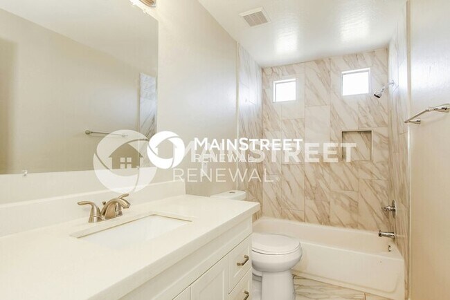 Building Photo - 6 Bedroom Pet-Friendly Home in Tolleson, AZ with Main Street Renewal