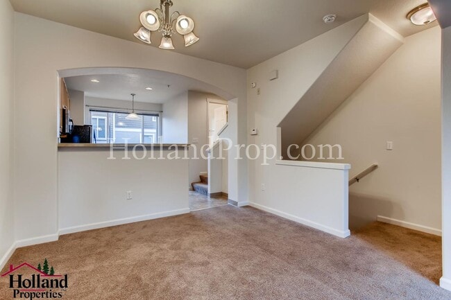 Building Photo - Experience Comfort and Style in This Elegant Murrayhill Townhome!