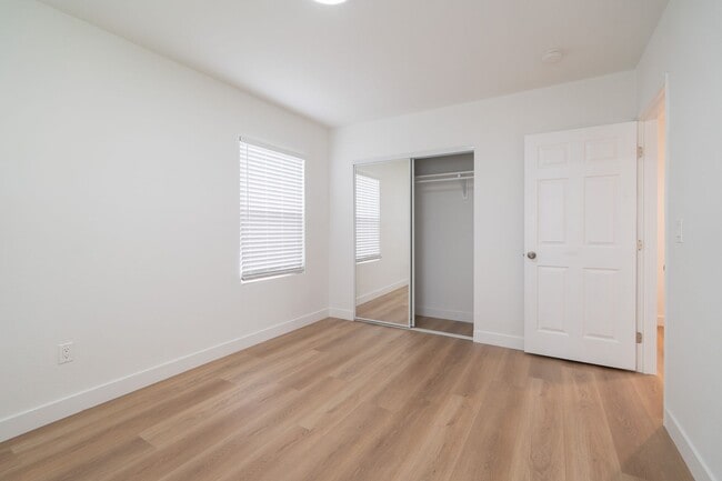 Building Photo - Charming 3 Bedrooms 2 Bathrooms Home $4,00...