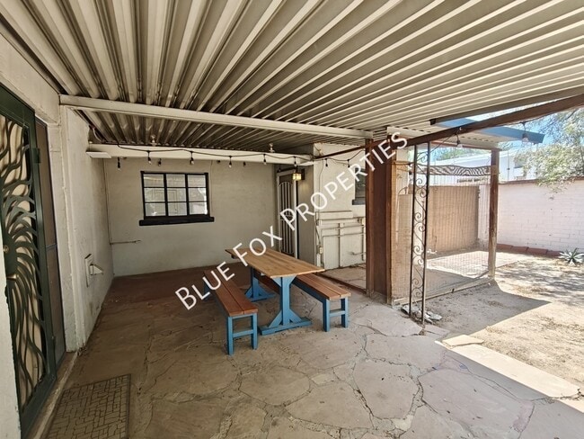 Building Photo - 2233 N Isabel Blvd