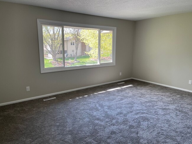 Building Photo - Beautiful, Updated 3Bed+Office/Den, 2Bath Twinhome in Plymouth- Available Now!