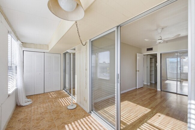 Building Photo - 384 Saxony Trail