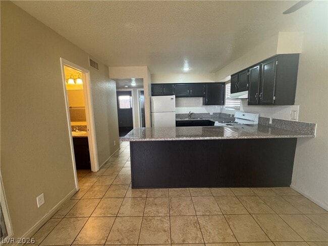 Building Photo - 4360 Twin View Cir