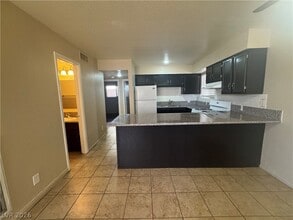 Building Photo - 4360 Twin View Cir