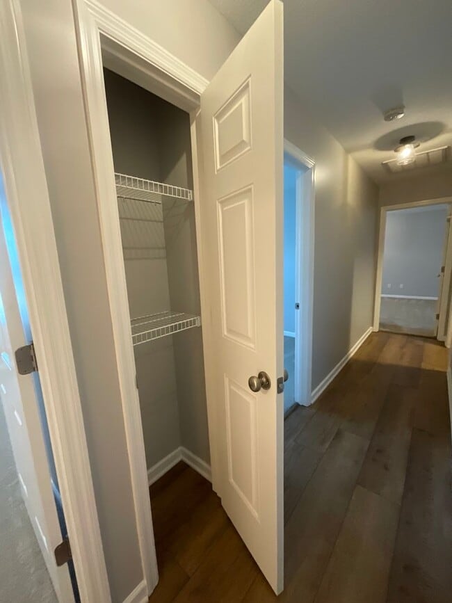 Building Photo - 3 bedroom/2 bath home