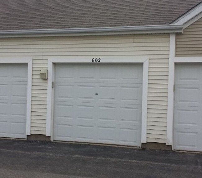 Building Photo - 1 Bedroom 1 Bath Condo!