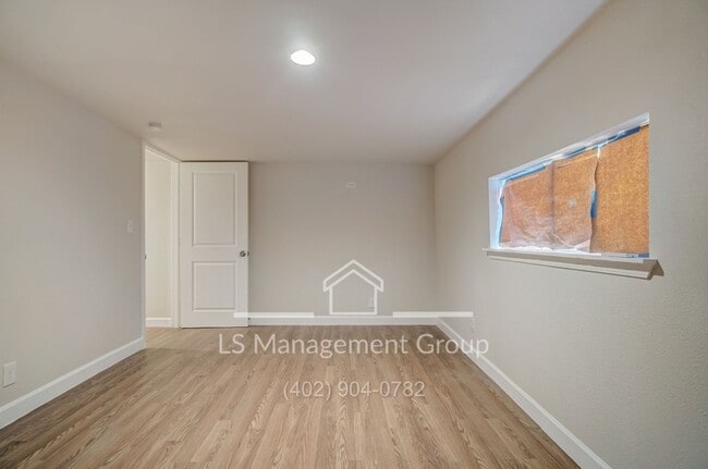 Building Photo - 609 Taft Blvd