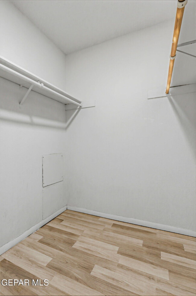 Building Photo - 1644 Lomaland Dr