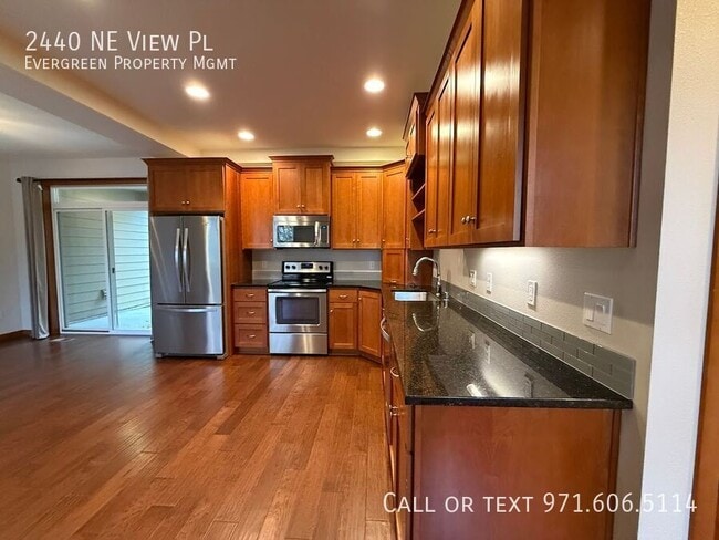 Building Photo - 2440 NE View Pl