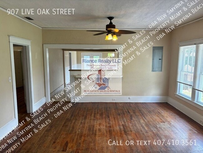 Building Photo - 907 Live Oak St