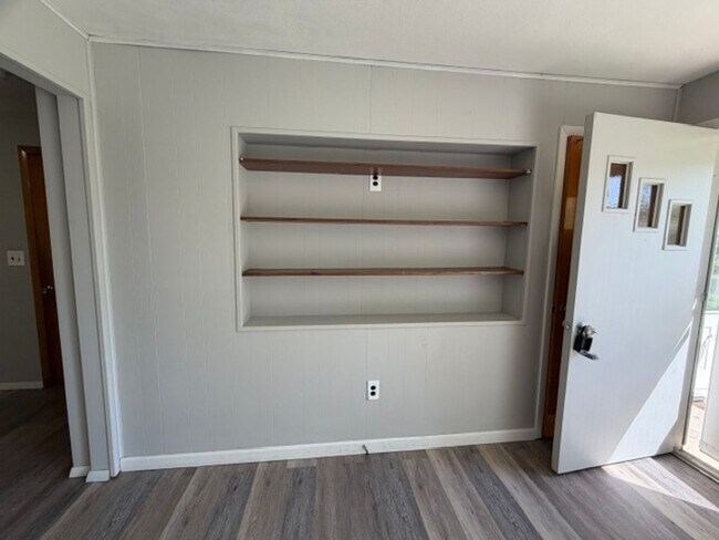 Building Photo - House for Rent in Bartonville 3 BR / 1 BA