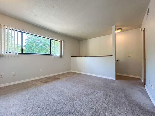 Building Photo - Adorable 2/2 in Grantwood