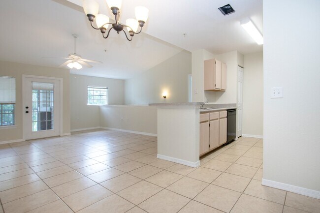Building Photo - 2 Bedroom Condo W/ Garage in Lakewood Ranch