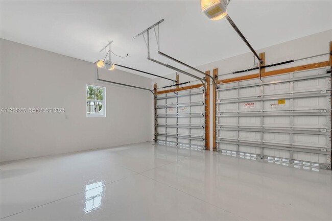 Building Photo - 3400 Ponce de Leon Blvd