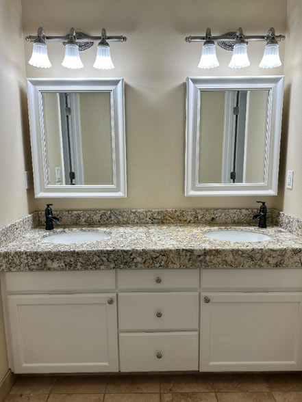 Building Photo - 2501 SE 175th Ave