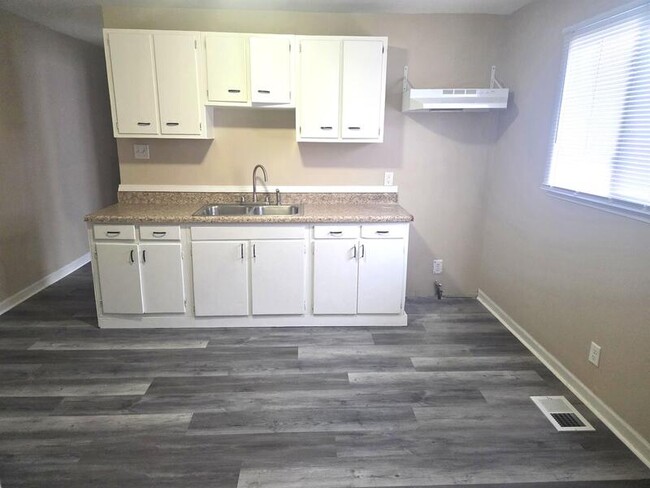 Building Photo - 247 S Randolph St