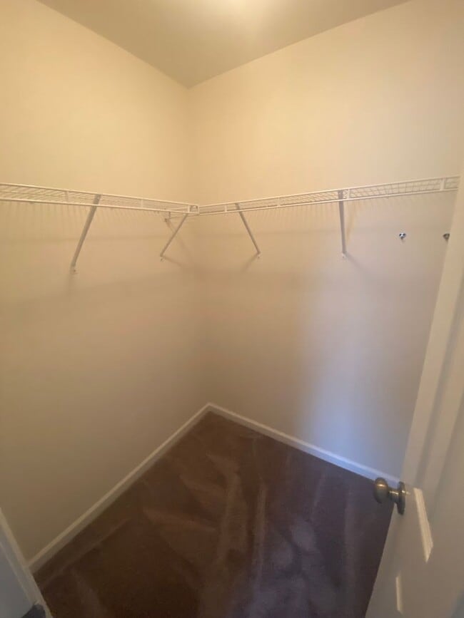 Building Photo - Large Four Bedroom Home In North Charlotte