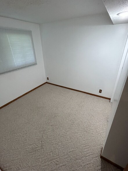 Building Photo - 1307 3rd West Hill Dr