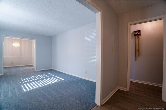 Building Photo - 1733 Daisy Ln