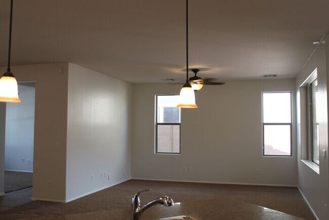 Building Photo - Beautiful 4 Bedroom in Lyons Gate!