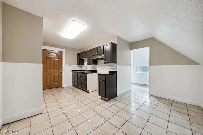 Building Photo - 3399 E 65th St